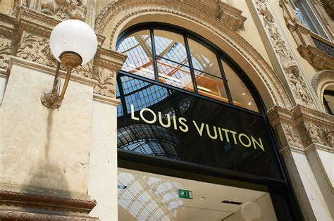 is louis vuitton cheaper in milan|louis vuitton milan italy locations.